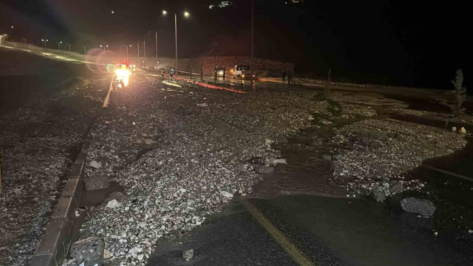 Adıyaman’da şiddetli yağış heyelana neden oldu
