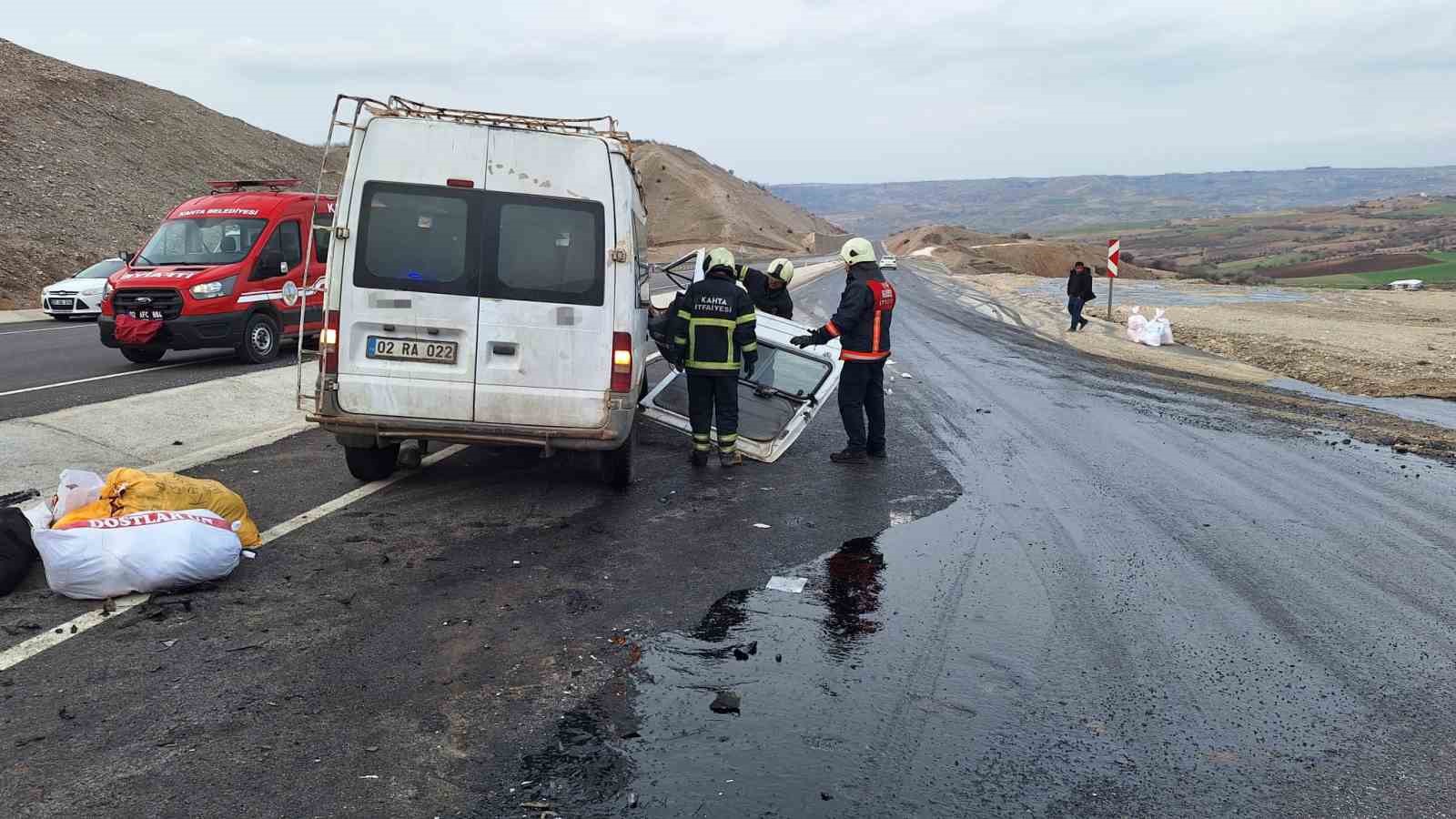 Adıyaman’da tır ile minibüs çarpıştı: 7 yaralı
