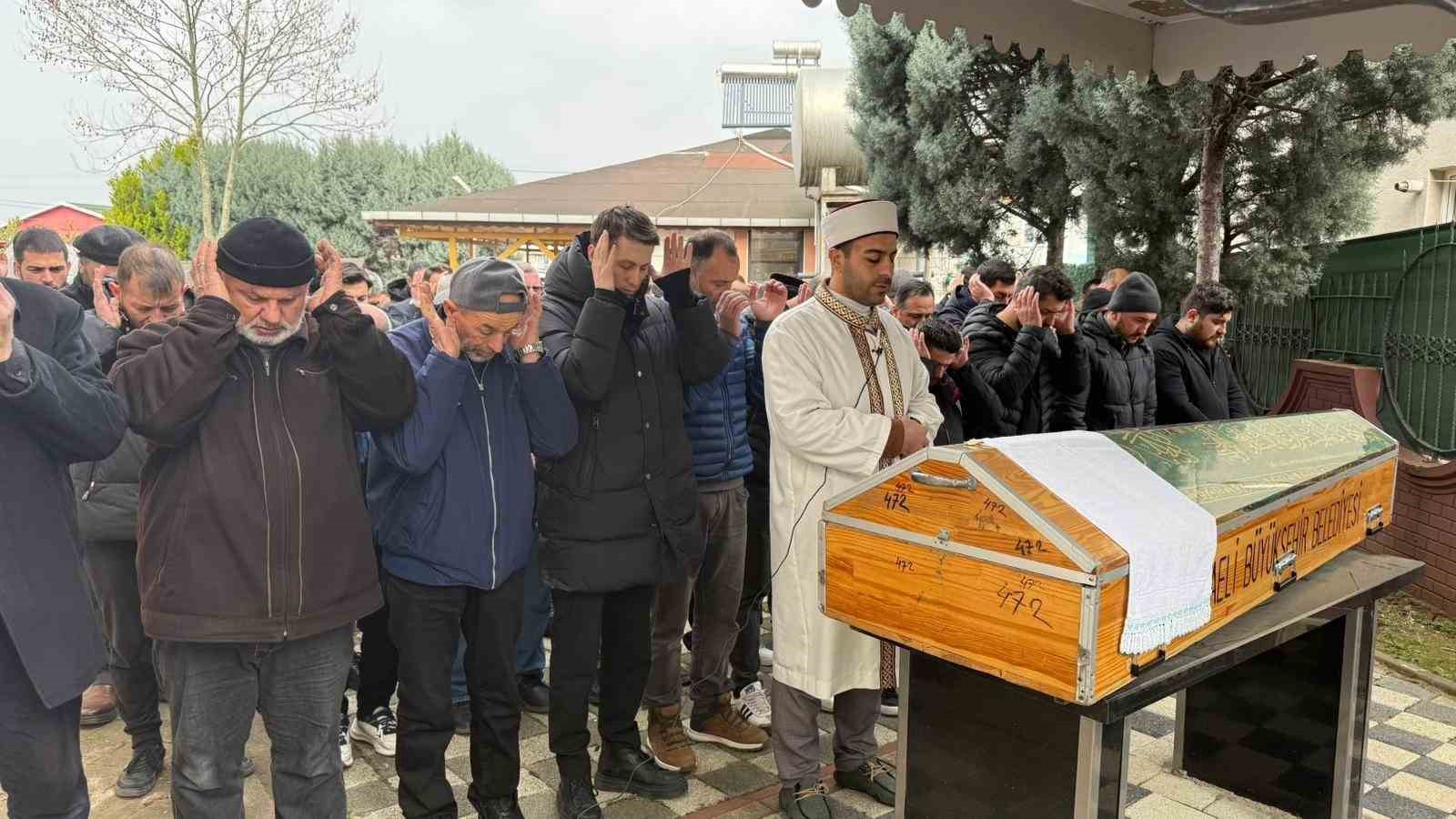 Adliye önünde kalbinden bıçaklanarak öldürülen Emrah’ın amcası konuştu
