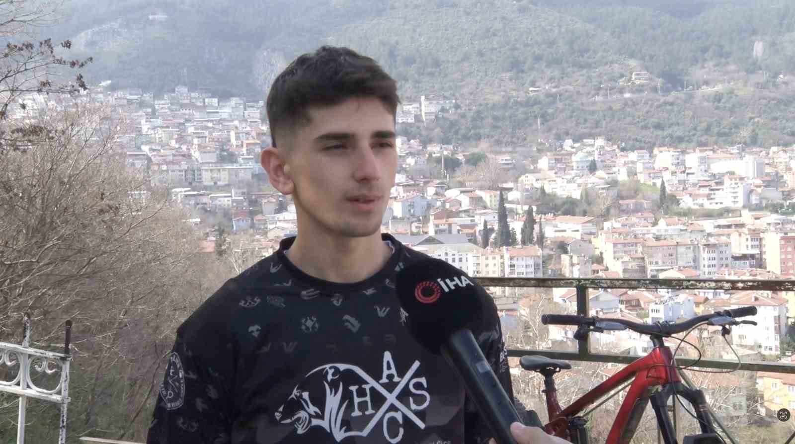 Adrenalin dolu anlar kask kamerasında...Bursalı genç Dünya Şampiyonası’na hazırlanıyor
