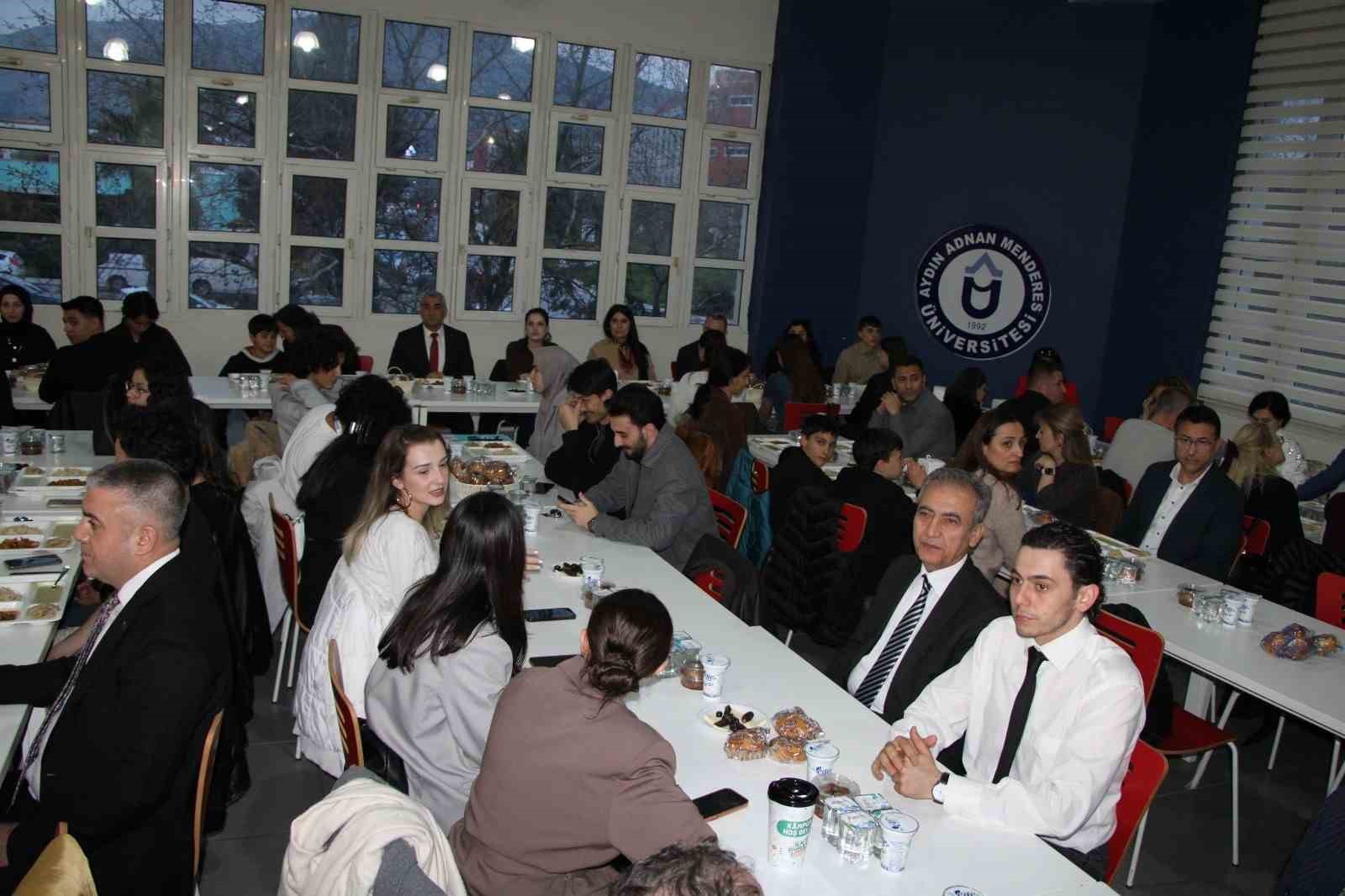 ADÜ ailesi iftarda buluştu
