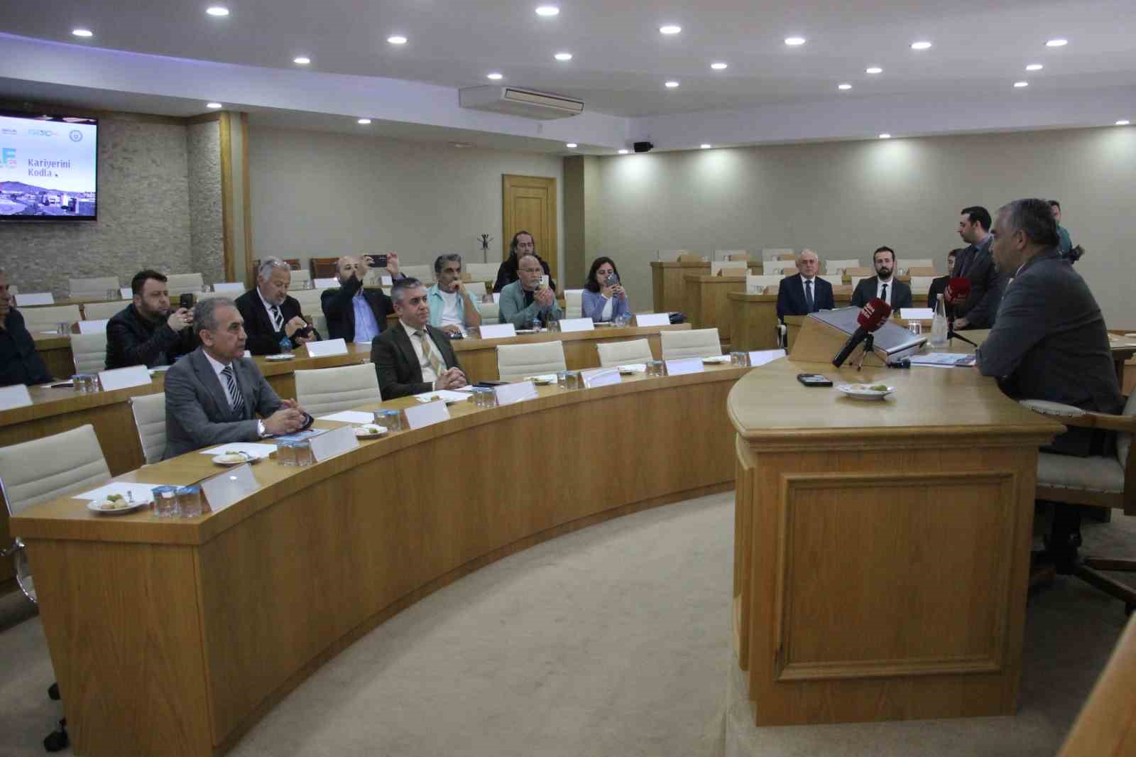 ADÜ Ege Kariyer Fuarı lansman toplantısı yapıldı
ADÜ Ege Kariyer Fuarı lansman toplantısı yapıldı