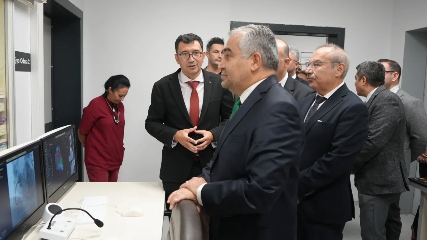 ADÜ Hastanesi kardiyolojide bölgenin yükünü taşıyor
ADÜ Hastanesi kardiyolojide bölgenin yükünü taşıyor