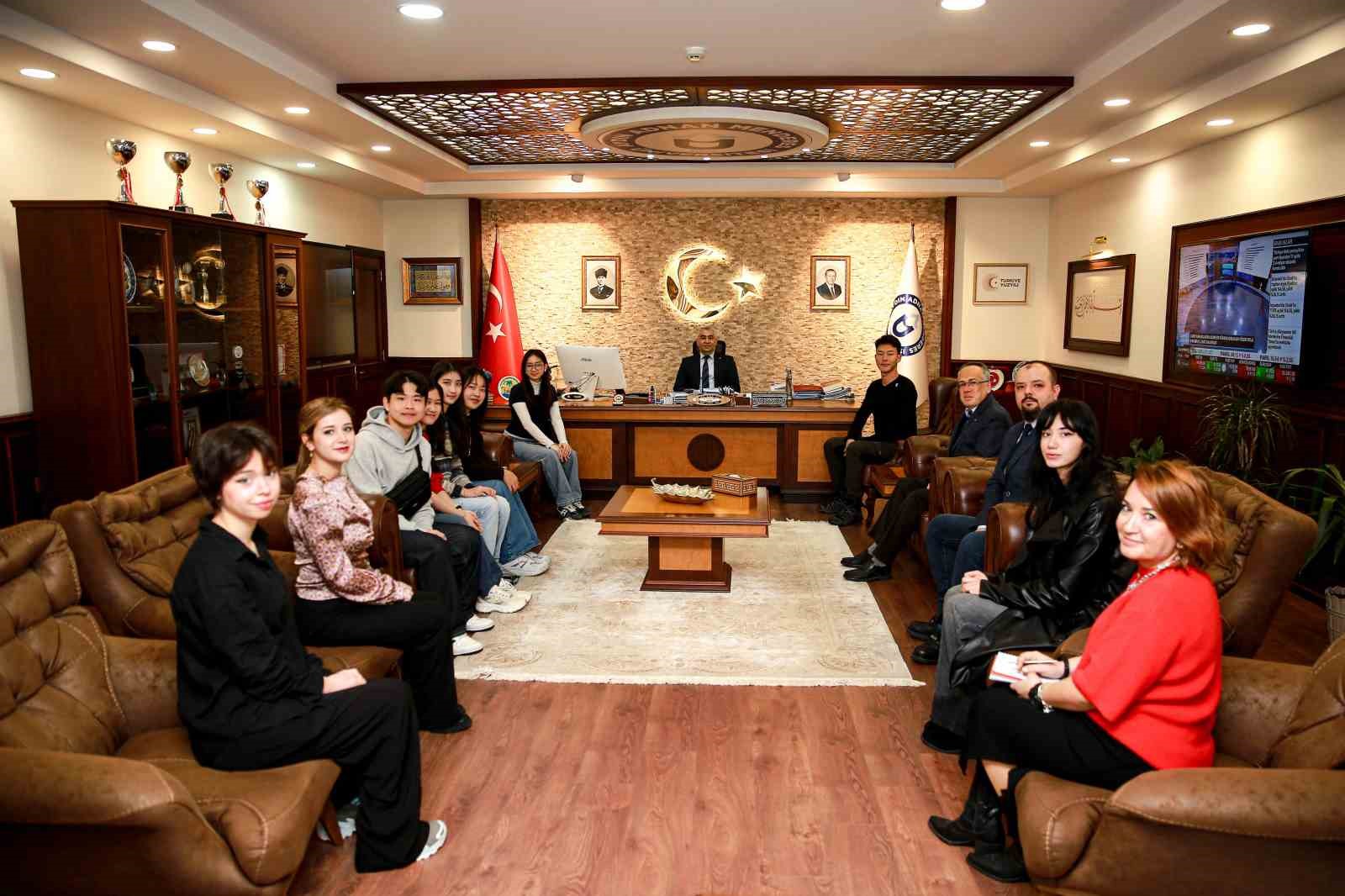 ADÜ Rektörü Kent, Tayvan Veteriner hekimlik öğrencilerini ağırladı
