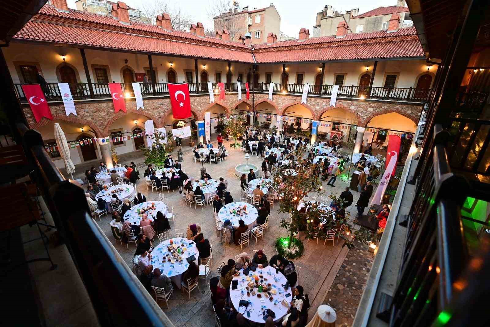 ADÜ Rektörü Kent, uluslararası öğrencilerin iftarına katıldı
ADÜ Rektörü Kent, uluslararası öğrencilerin iftarına katıldı