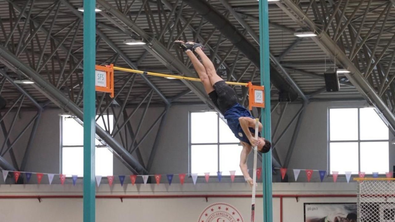 ADÜ sporcuları başarılarıyla gururlandırdı
