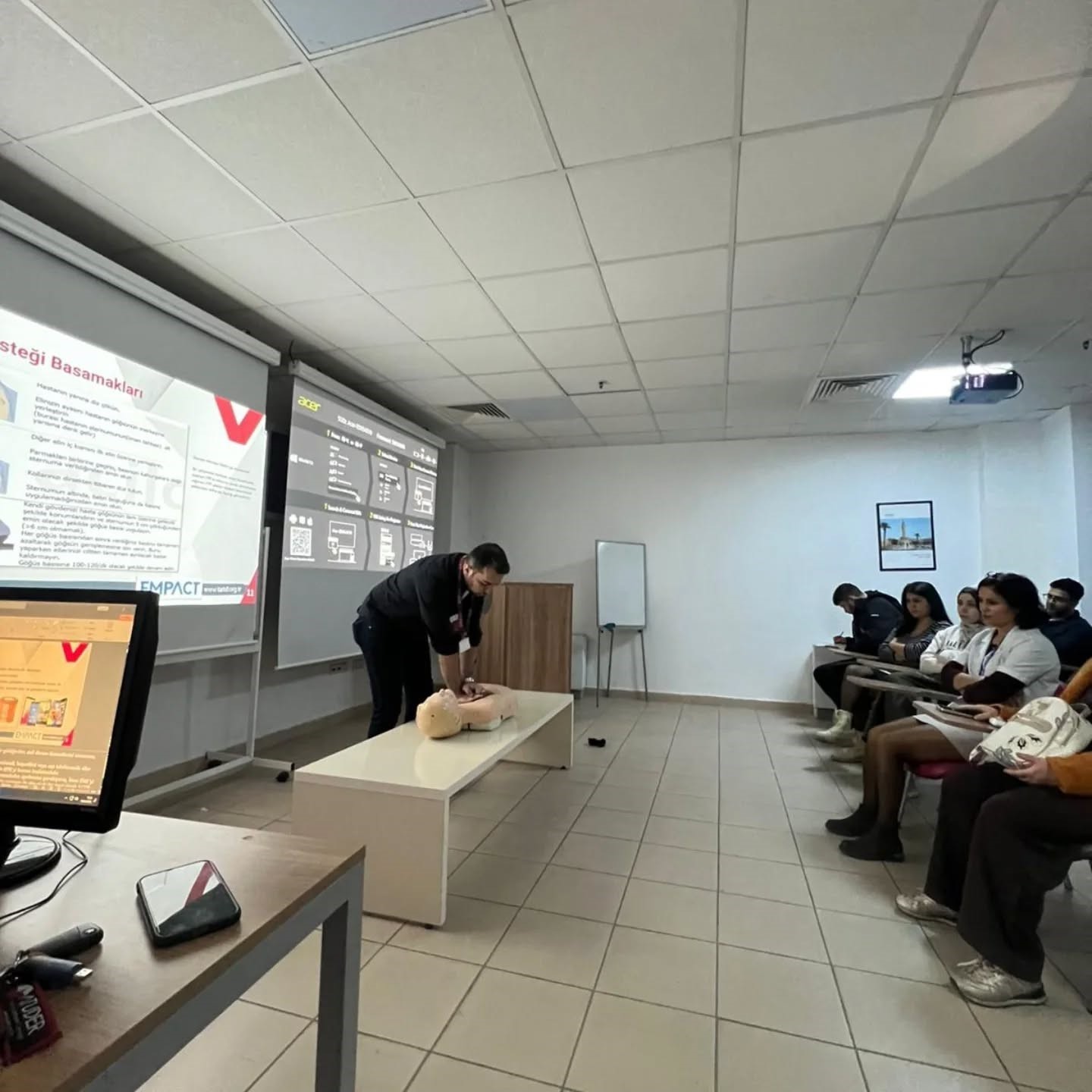 ADÜ’de sağlık çalışanlarına temel yaşam desteği eğitimi
