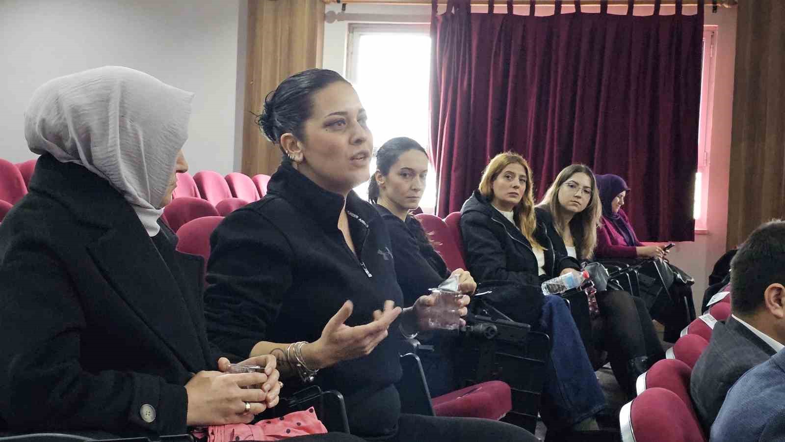 ADÜ’lü akademisyenler Nazilli’de her yönüyle kadına şiddeti anlattı
