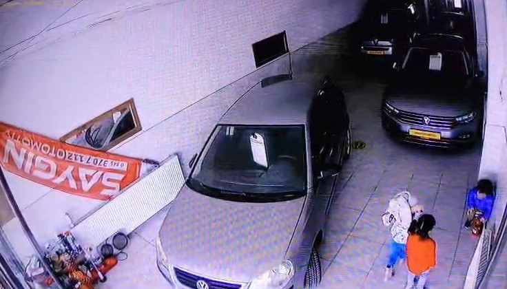 Afacanların yangın tüpüyle oyunu işyeri sahibini korkuttu
