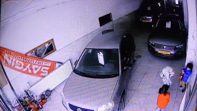 Afacanların yangın tüpüyle oyunu işyeri sahibini korkuttu
