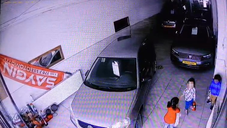 Afacanların yangın tüpüyle oyunu işyeri sahibini korkuttu
