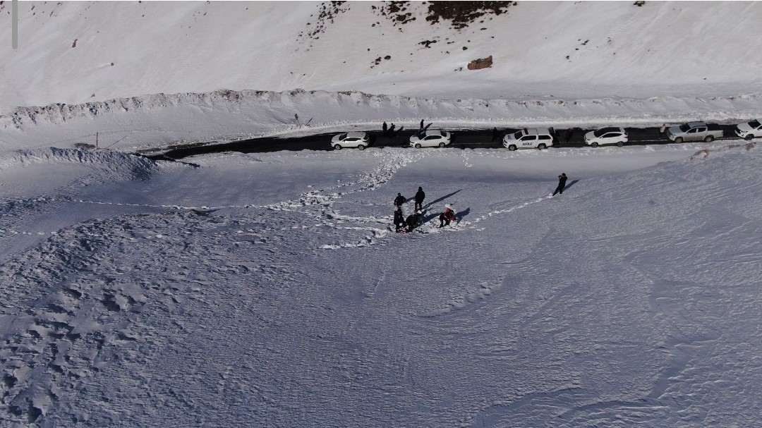 AFAD, Bahçesaray yolunda çığ incelemesi yaptı
