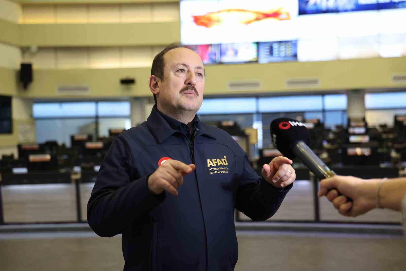 AFAD Başkanı Pehlivan asrın felaketinin yıl dönümünde yapılan çalışmaları anlattı: 1 milyon civarında çadır, 428 konteyner kent kuruldu
AFAD Başkanı Pehlivan asrın felaketinin yıl dönümünde yapılan çalışmaları anlattı: 1 milyon civarında çadır, 428 konteyner kent kuruldu