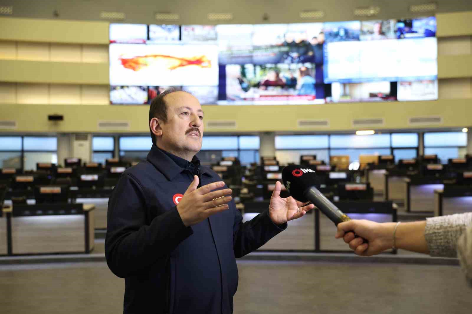 AFAD Başkanı Pehlivan asrın felaketinin yıl dönümünde yapılan çalışmaları anlattı: 1 milyon civarında çadır, 428 konteyner kent kuruldu
AFAD Başkanı Pehlivan asrın felaketinin yıl dönümünde yapılan çalışmaları anlattı: 1 milyon civarında çadır, 428 konteyner kent kuruldu