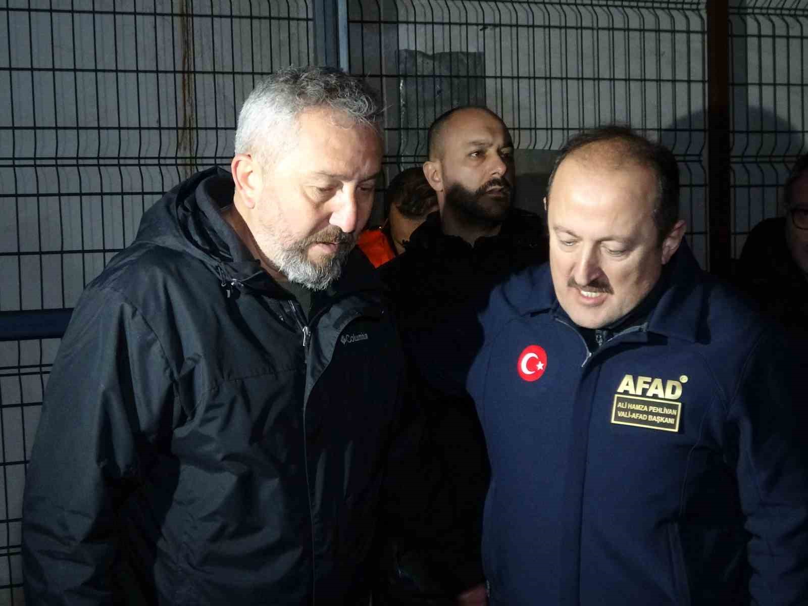 AFAD Başkanı Pehlivan: "(Uşak’taki taşkınlar) Şu an itibarıyla yaklaşık 100 araç, 150 personel görev yapıyor"
