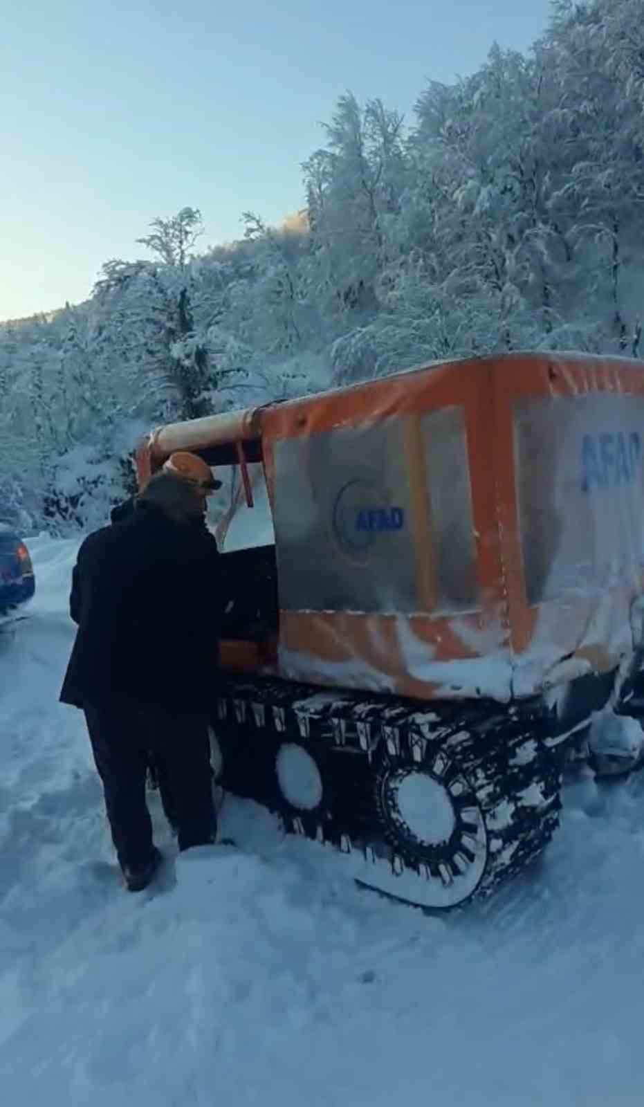AFAD, kemoterapi hastasını kar engelini aşarak hastaneye ulaştırdı
