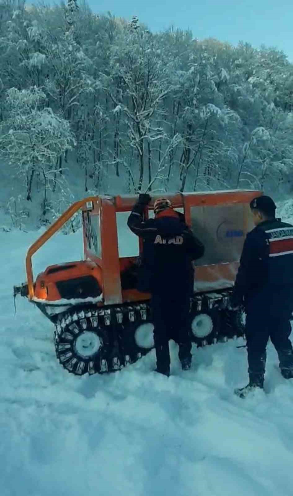 AFAD, kemoterapi hastasını kar engelini aşarak hastaneye ulaştırdı
