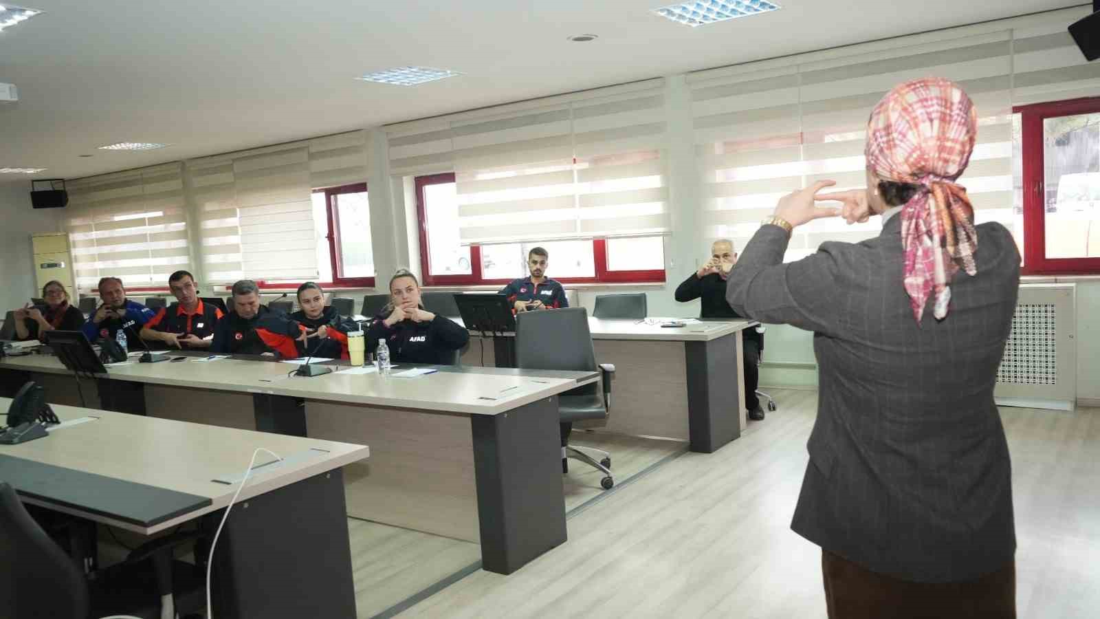 AFAD personeline yönelik işaret dili eğitimine başlandı
