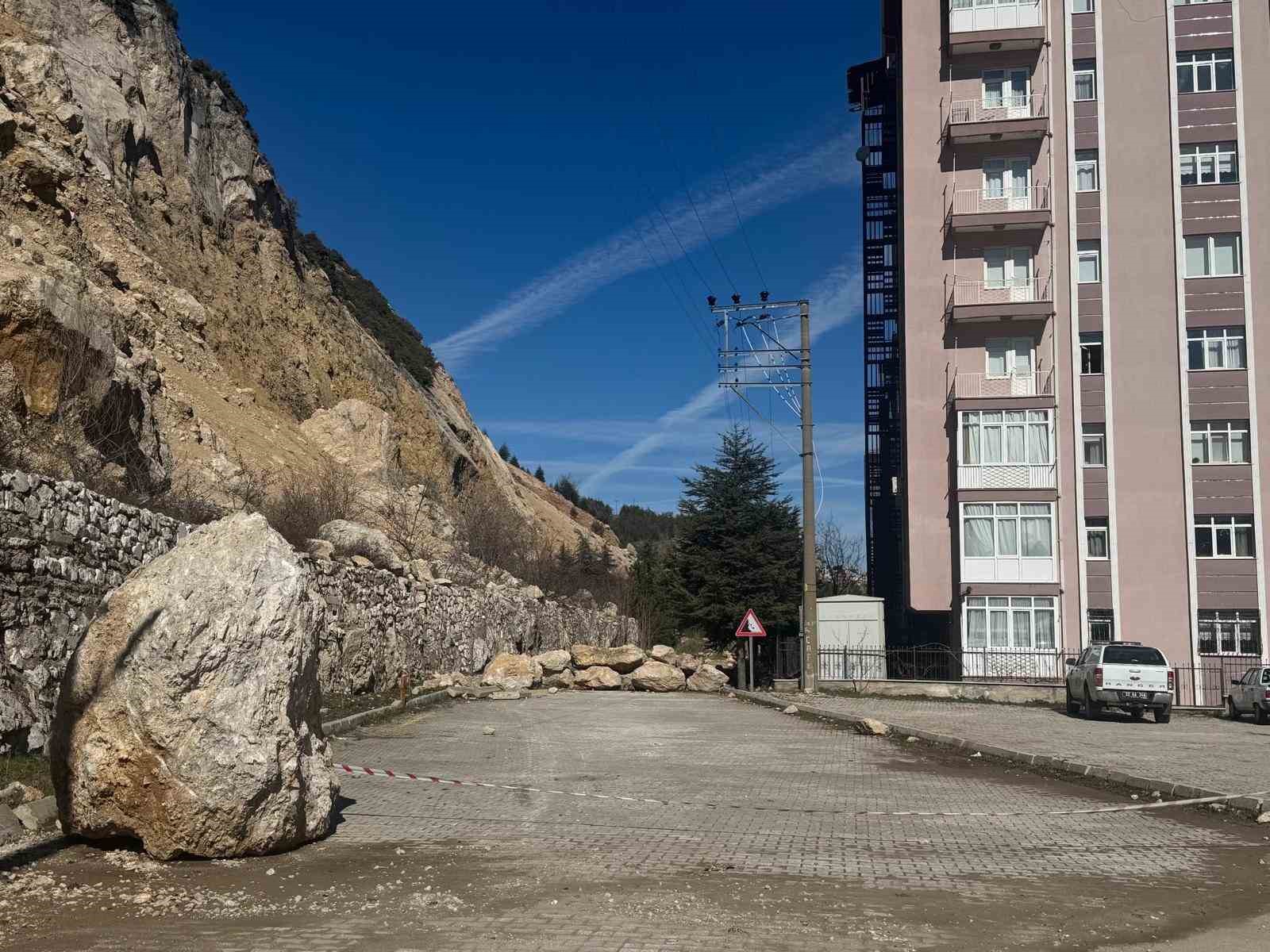 AFAD’dan Eğirdir’de kaya düşmesi sonrası heyelan incelemesi
