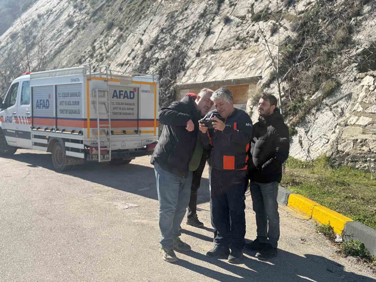 AFAD’dan Eğirdir’de kaya düşmesi sonrası heyelan incelemesi
