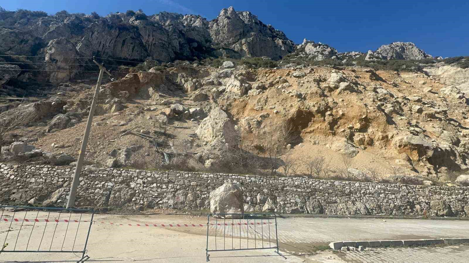 AFAD’dan Eğirdir’de kaya düşmesi sonrası heyelan incelemesi
