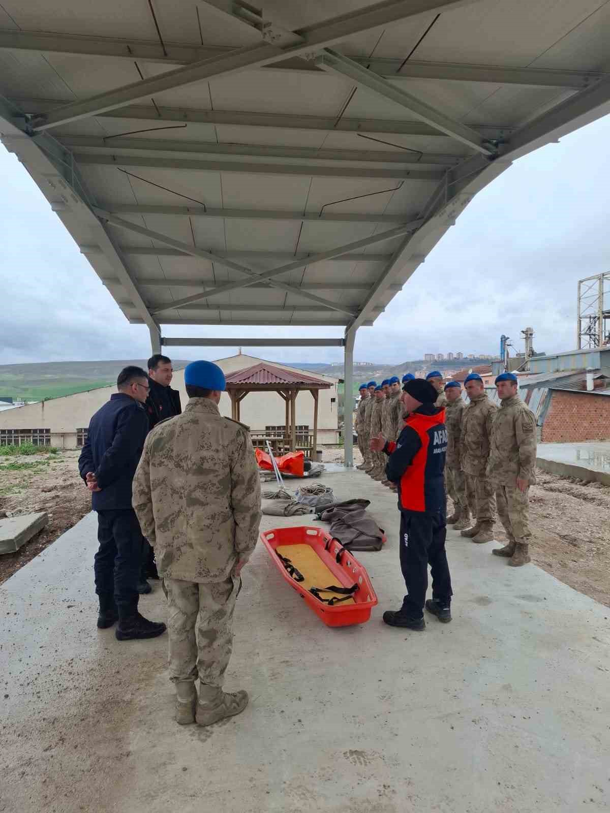 AFAD’dan jandarma komandolara arama ve kurtarma eğitimi
