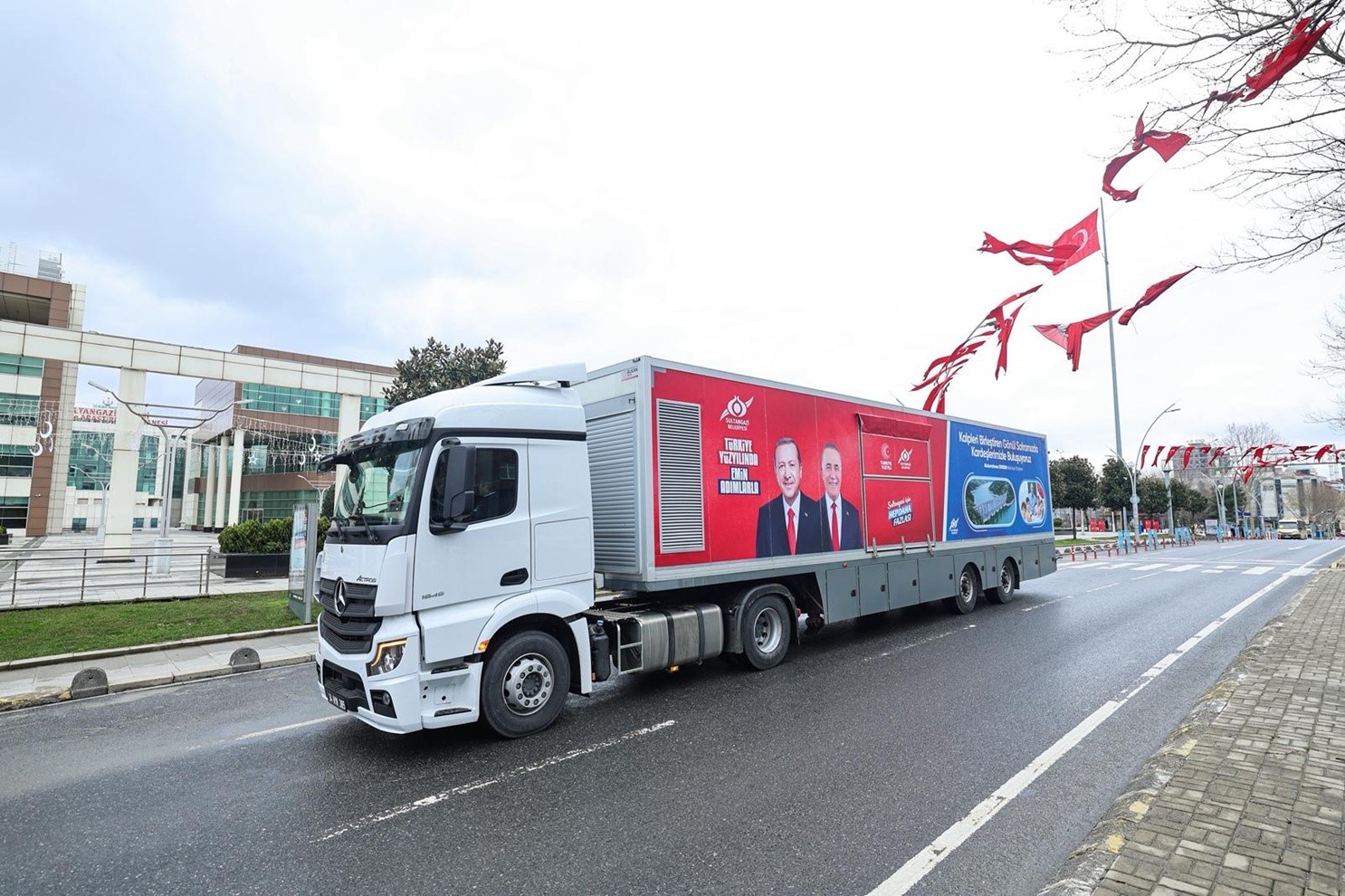 Afet Destek ve Lojistik Dağıtım Tırı’nın rotası Balkanlar

