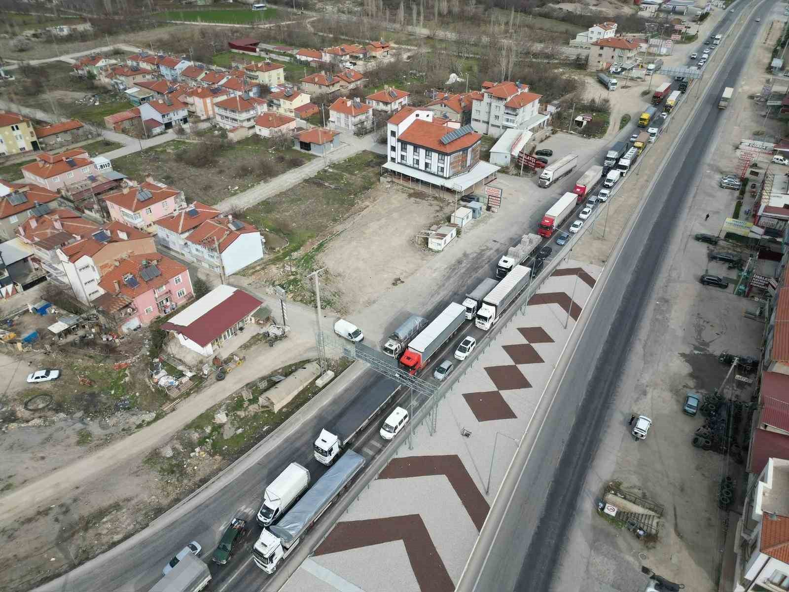 Afyonkarahisar’da bayram trafiği yoğunluğu başladı
