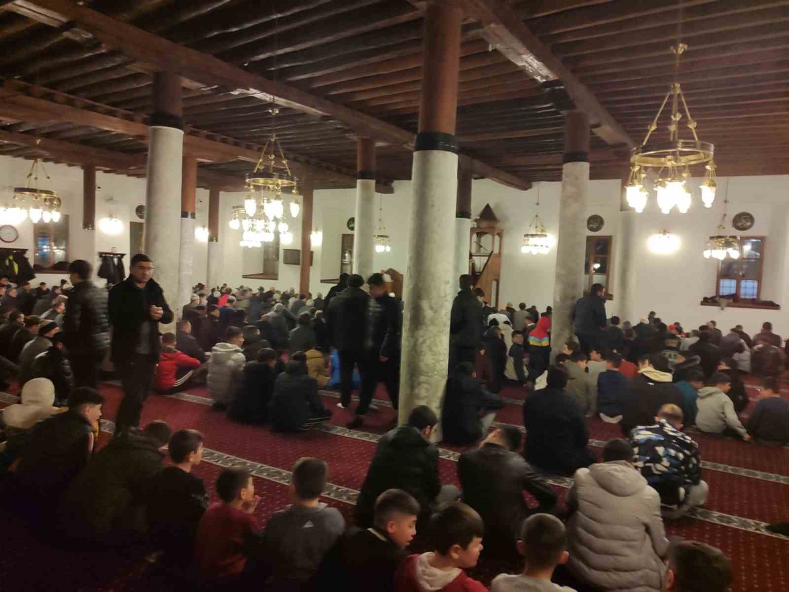 Afyonkarahisar’da Berat Kandili huşu içinde gecti
