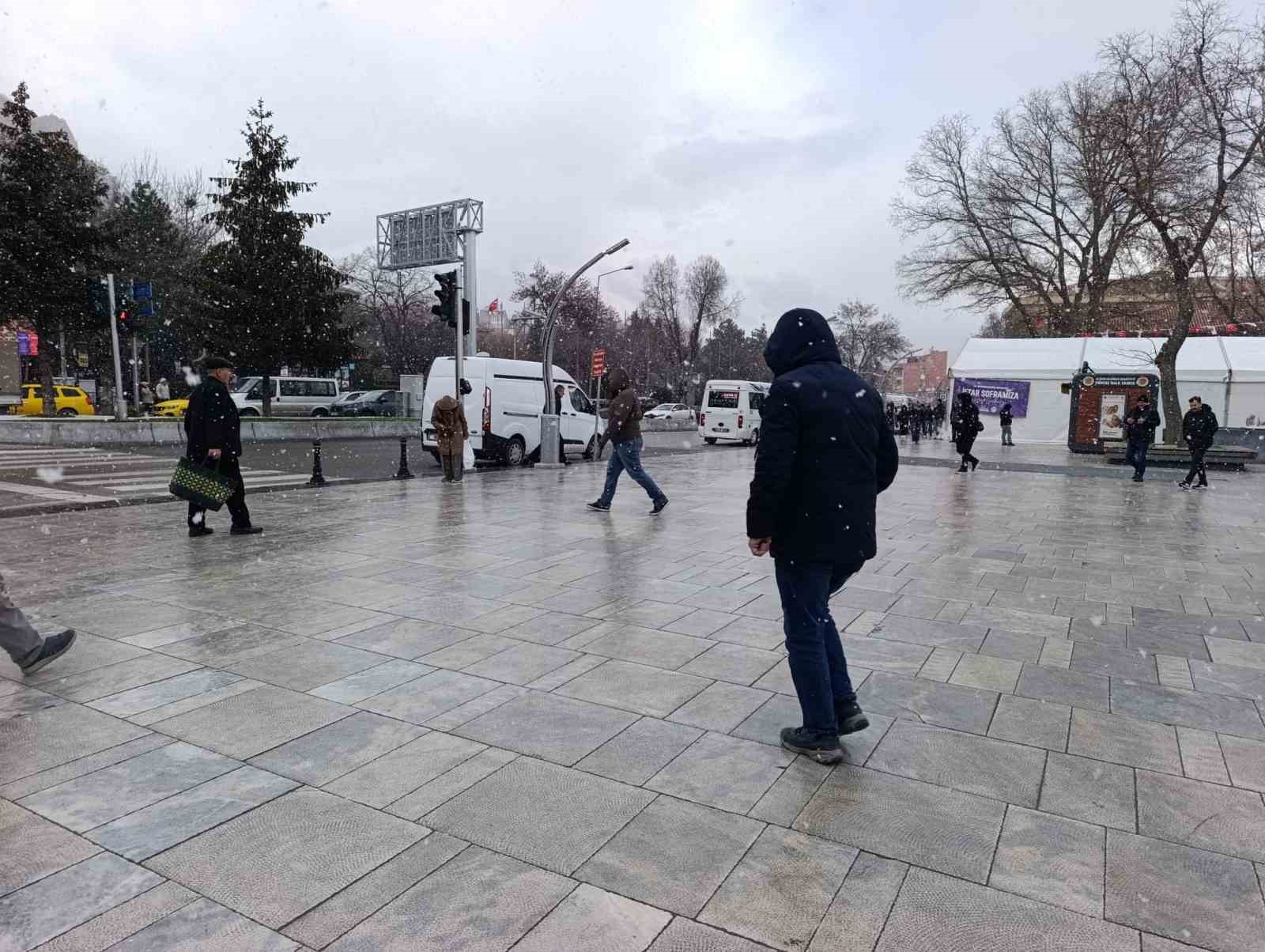 Afyonkarahisar’da kar yağışı
