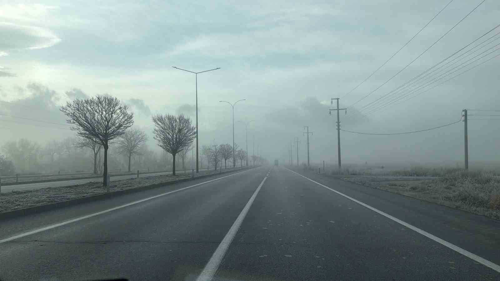 Afyonkarahisar’da sis etkili oldu
