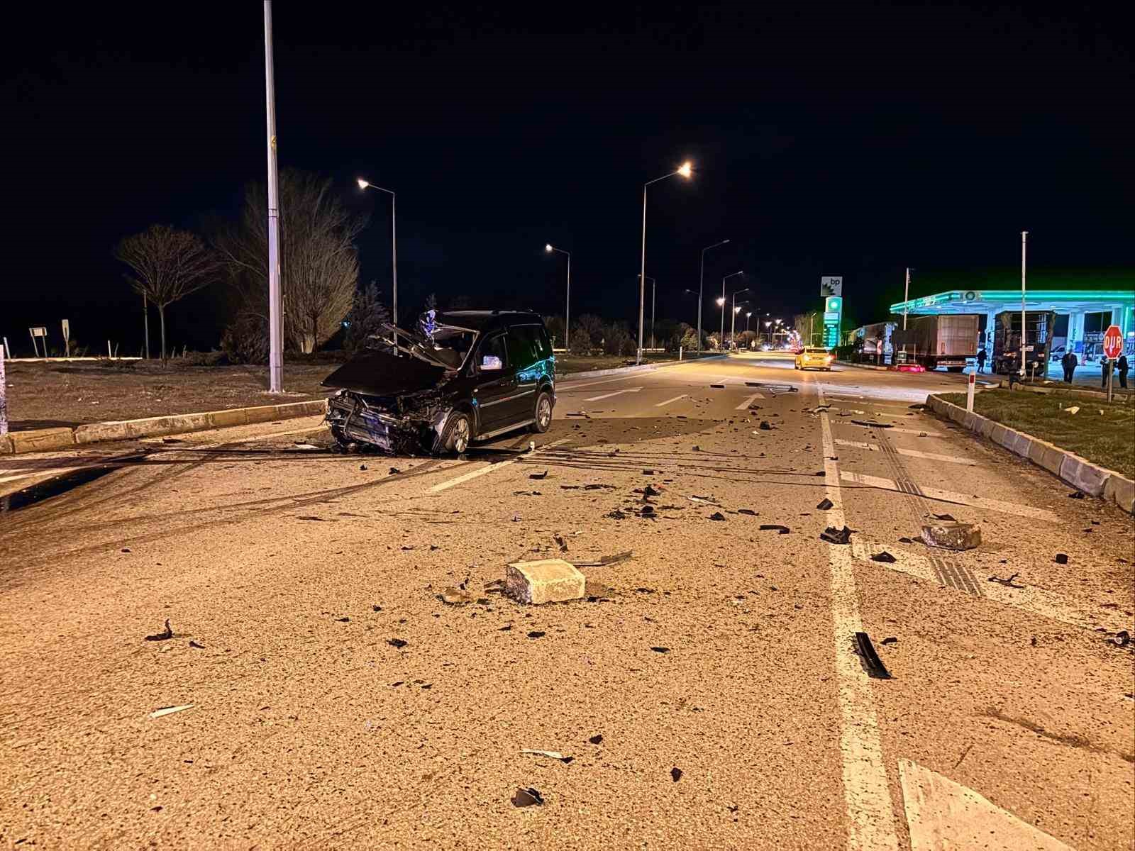 Afyonkarahisar’da trafik kazası: 1 ölü, 1 yaralı
