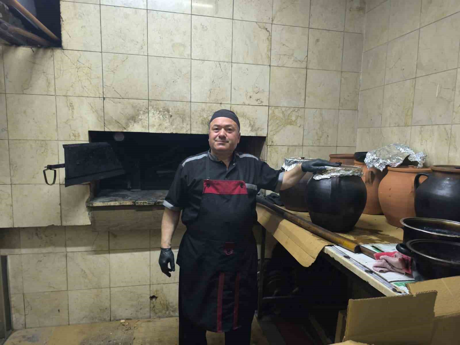 Afyonkarahisar’ın damak çatlatan lezzetinin sırrını işi ustaları anlattı
