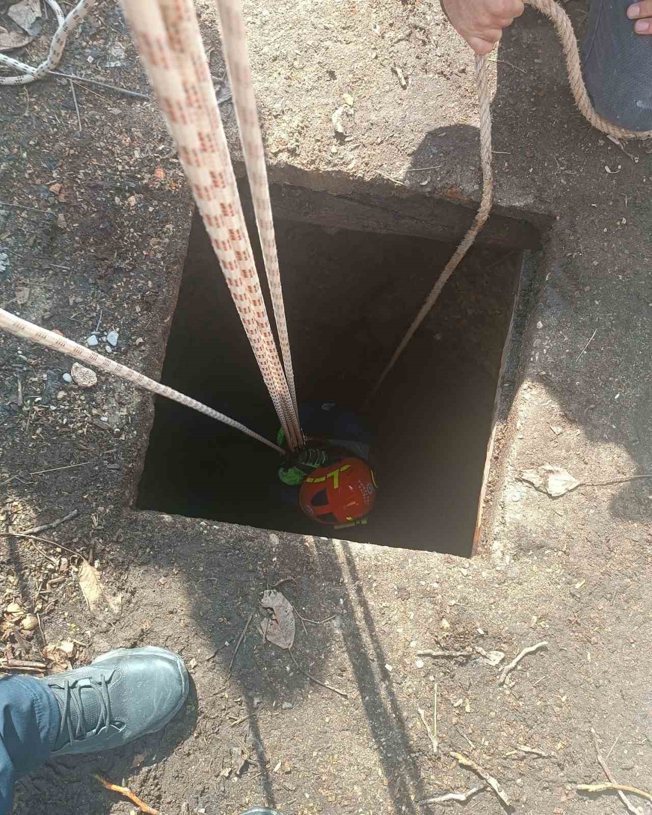 Ağaç dalı toplayan kadın 20 metrelik su kuyusuna düştü
