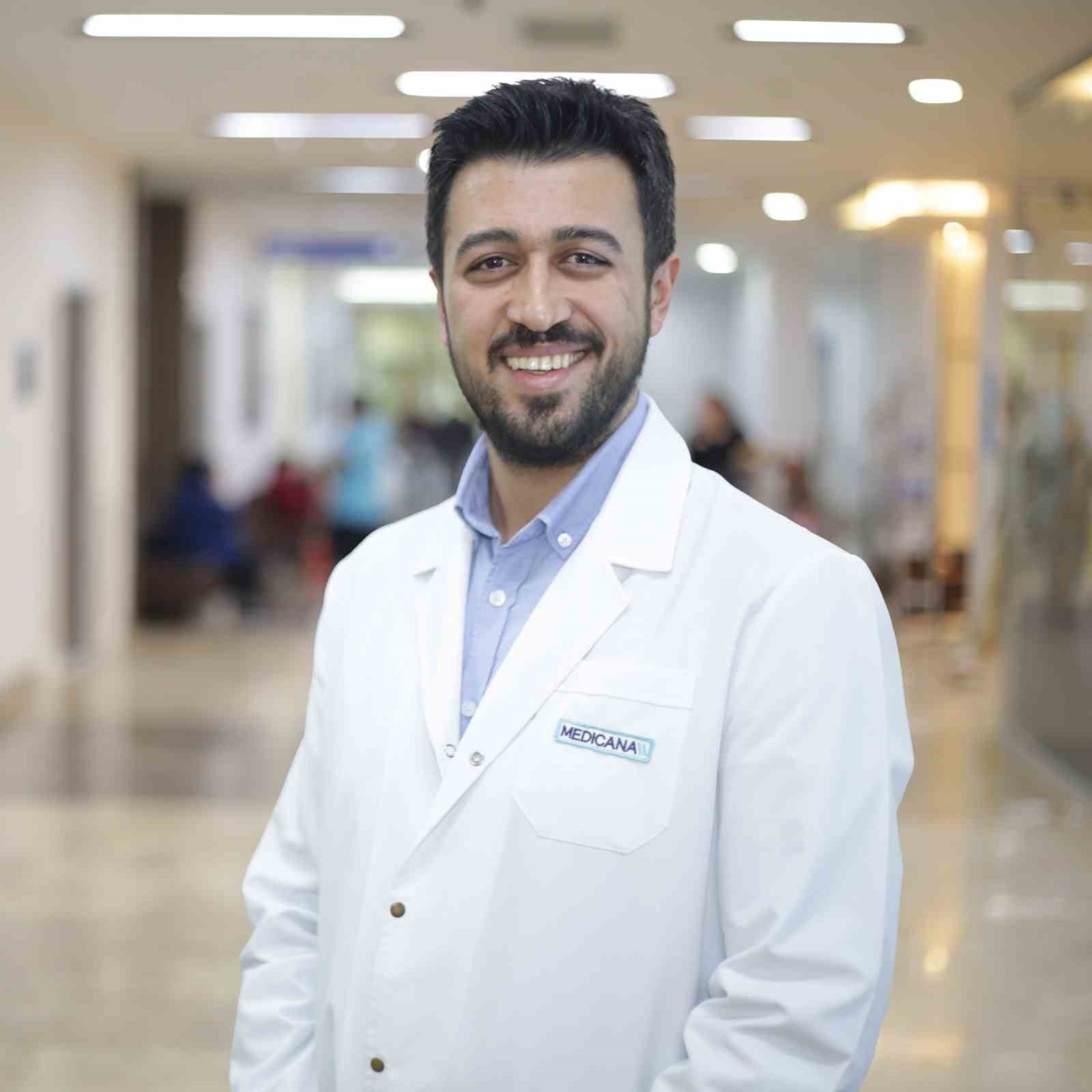 Ağız kuruluğu, ciddi bir sistemik hastalığın habercisi olabilir
Ağız kuruluğu, ciddi bir sistemik hastalığın habercisi olabilir