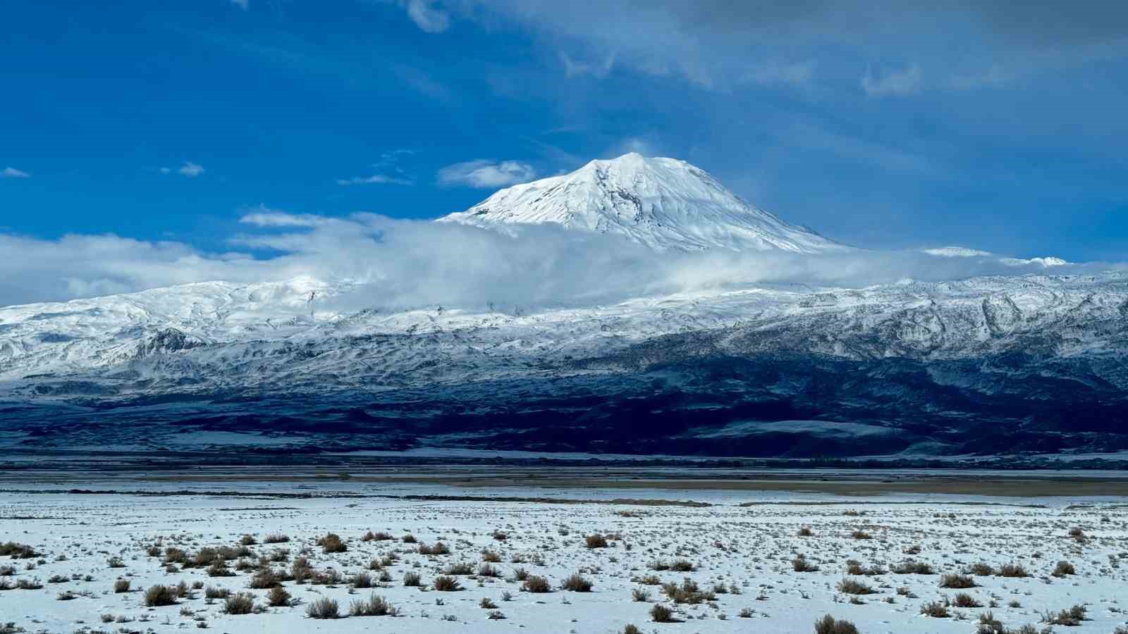 Ağrı Dağı ihtişamıyla göz kamaştırıyor
