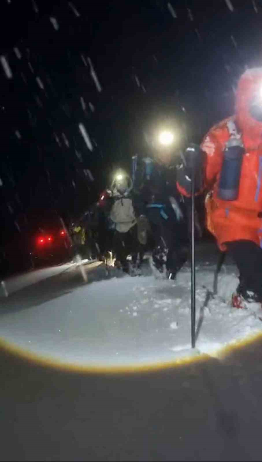 Ağrı Dağı’nda zirve tırmanışı yarıda kaldı
