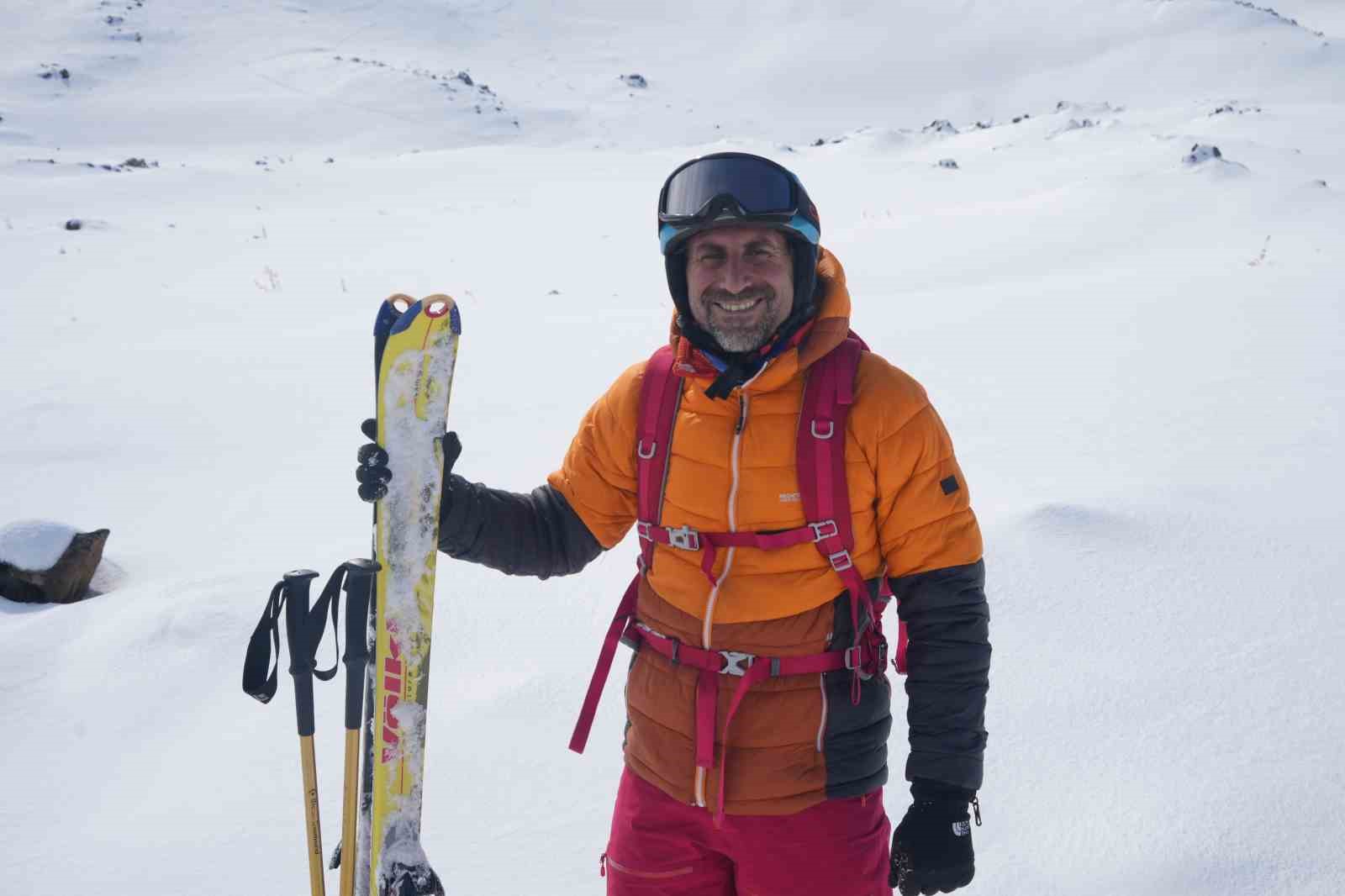 Ağrı Dağı’ndan kayan kayakseverler, Ağrı Dağı’nın Iğdır tarafına kayak merkezi yapılması çağrısında bulundu
