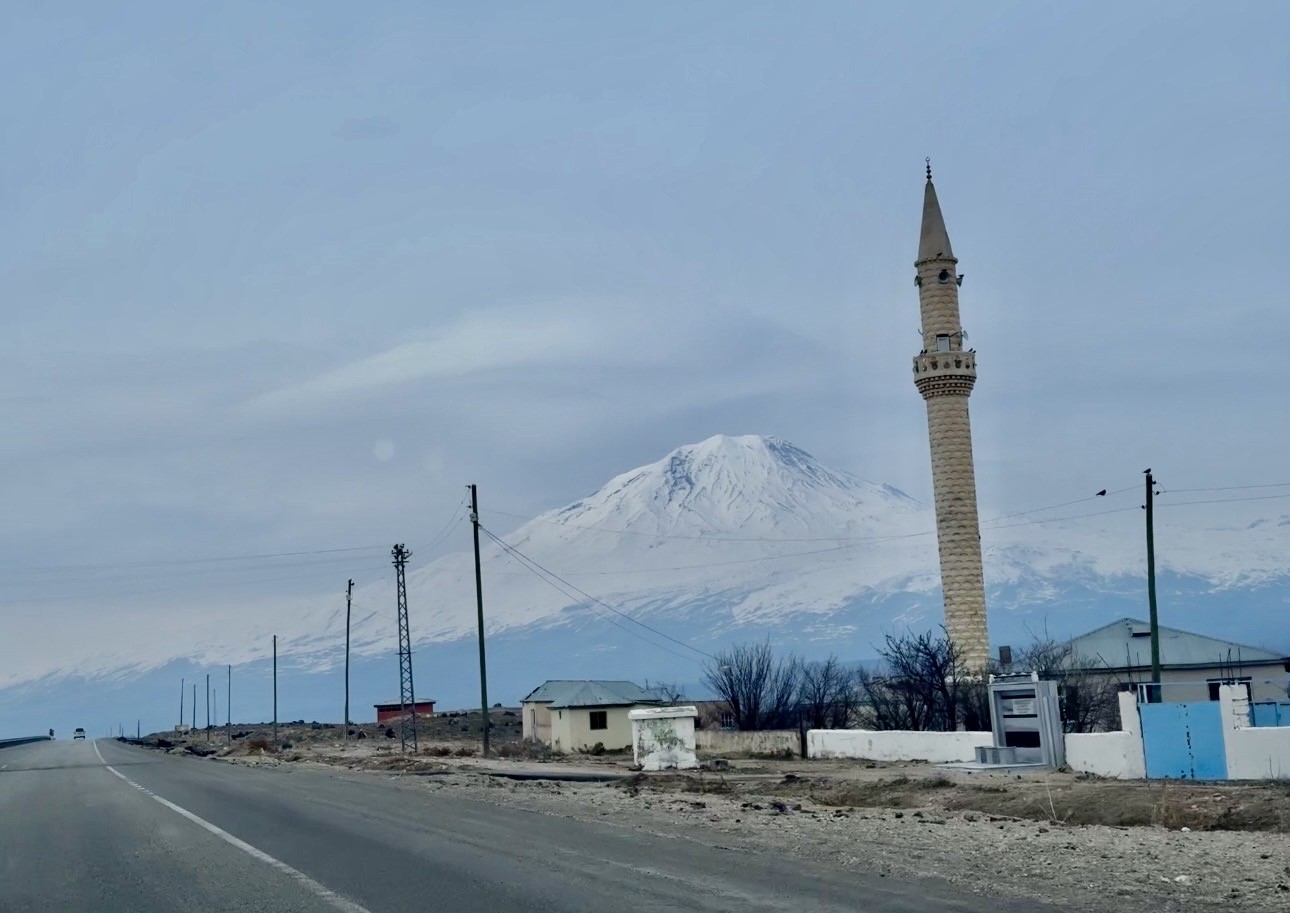 Ağrı Dağı’nın zirvesi göz kamaştırdı
