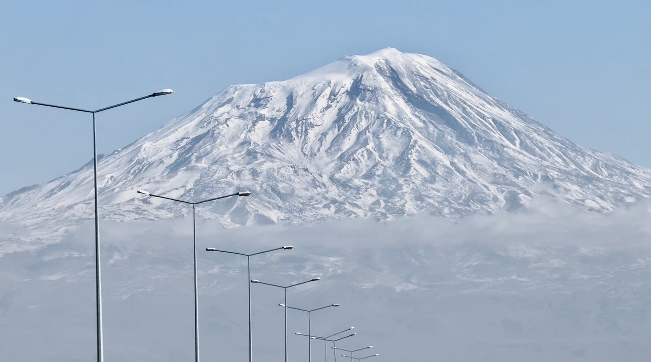 Ağrı Dağı’nın zirvesi göz kamaştırdı
