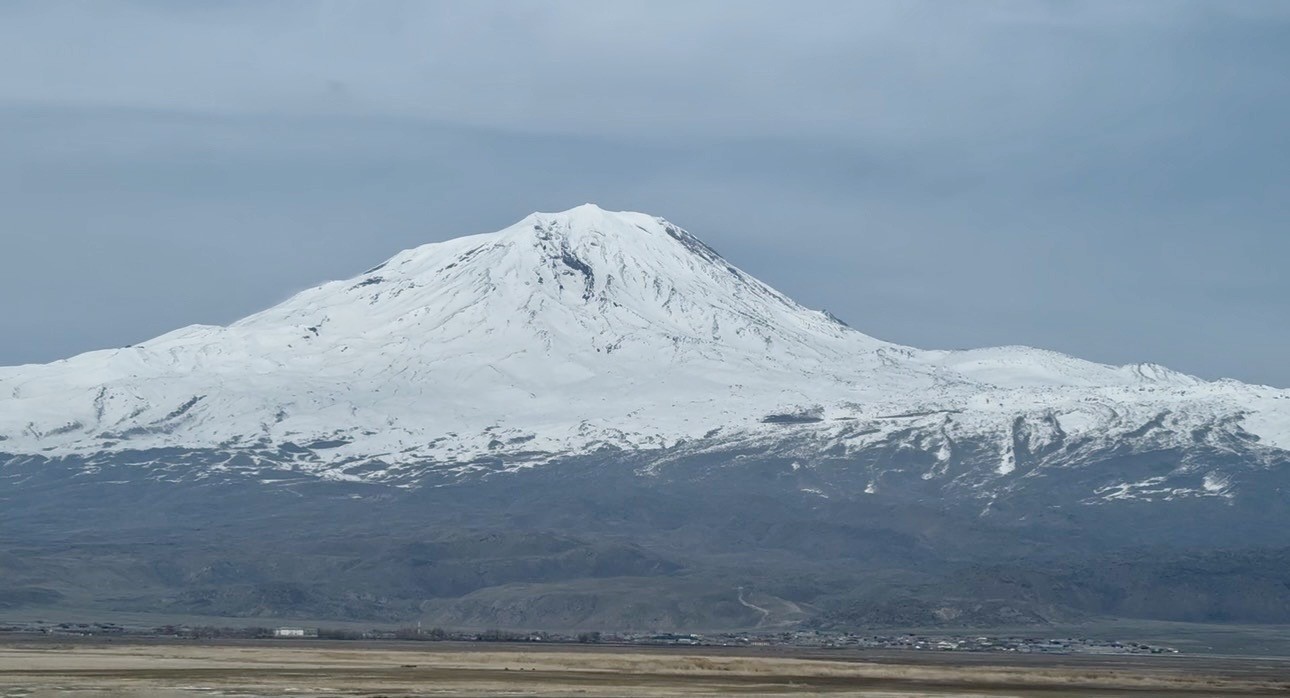 Ağrı Dağı’nın zirvesi göz kamaştırdı
