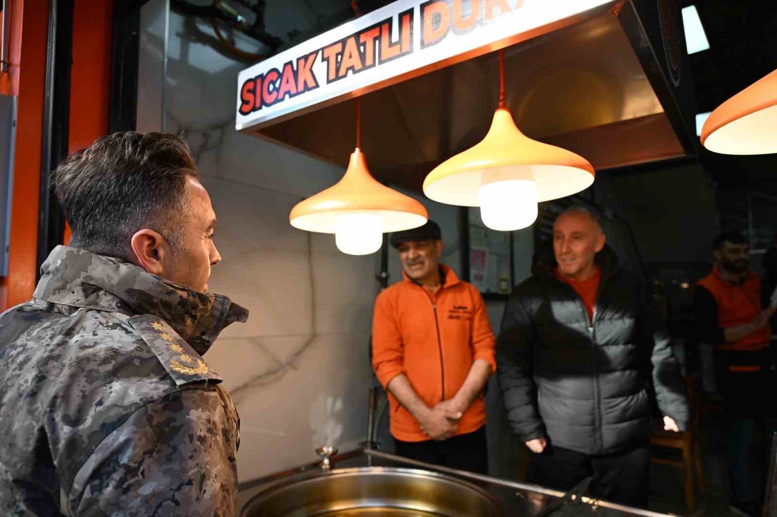 Ağrı Emniyet Müdürü Önder, esnaf ve vatandaşlarla bir araya geldi
