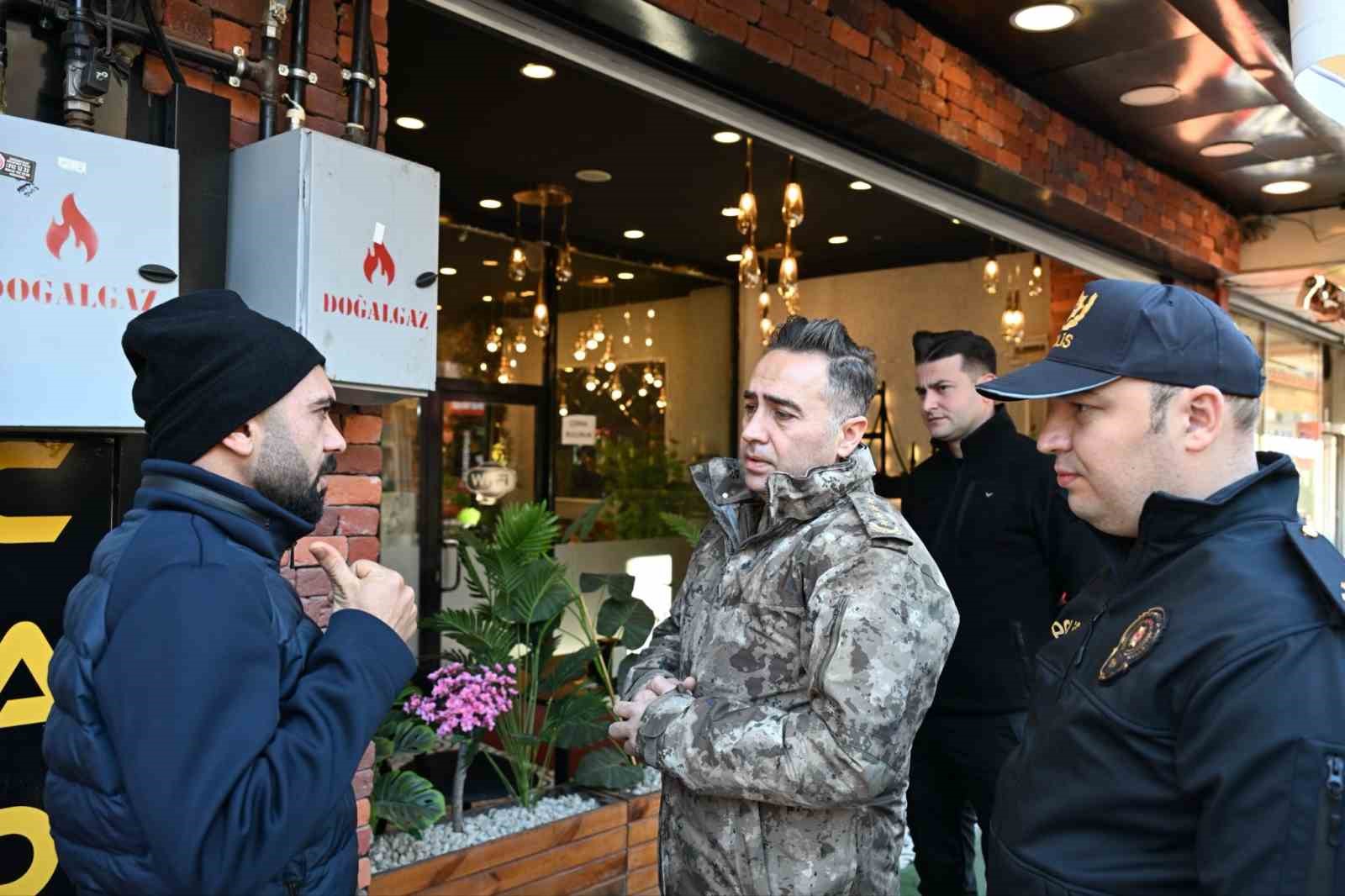 Ağrı Emniyet Müdürü Önder, esnaf ve vatandaşlarla bir araya geldi
