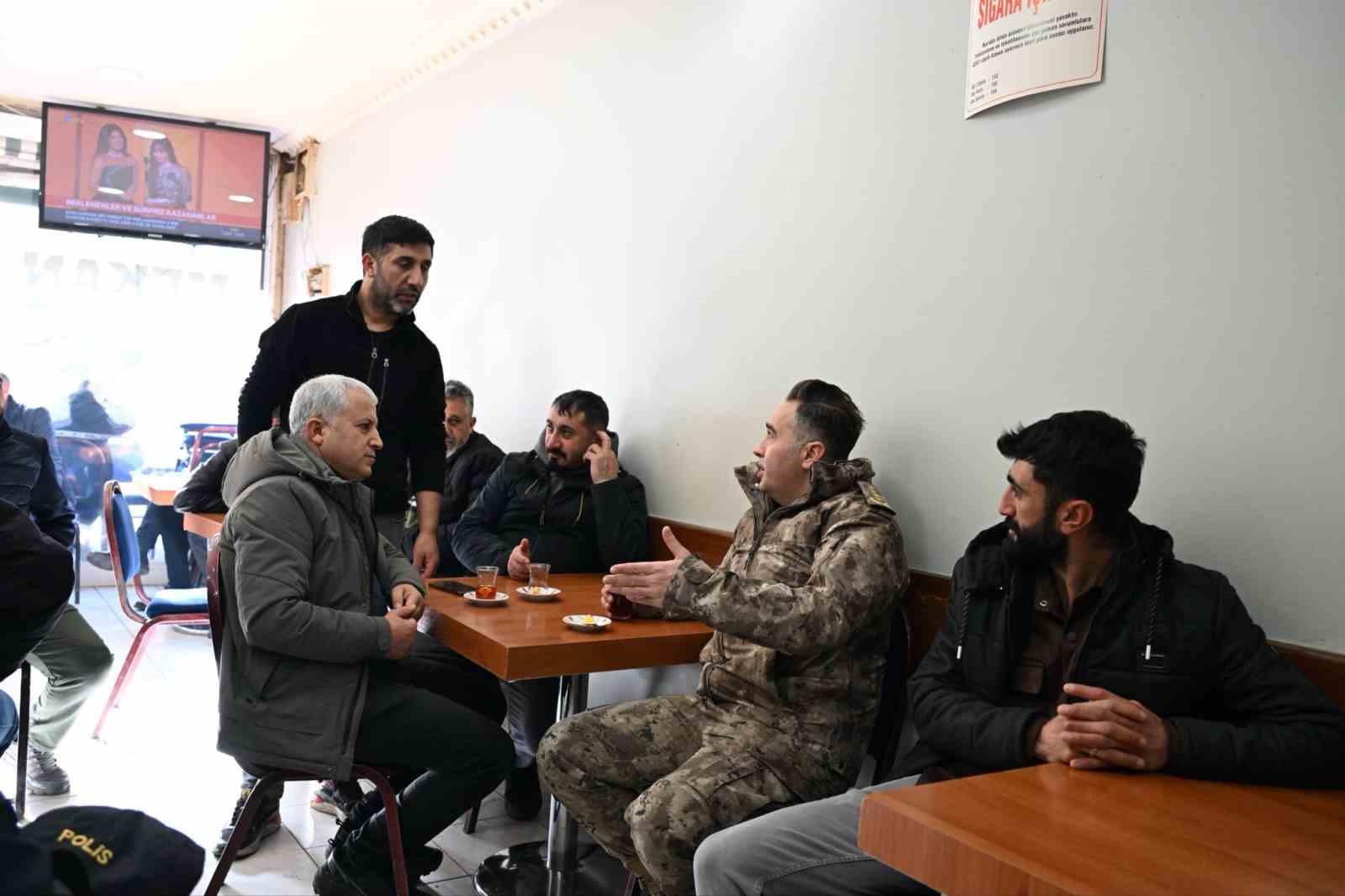 Ağrı Emniyet Müdürü Önder, esnaf ve vatandaşlarla bir araya geldi
