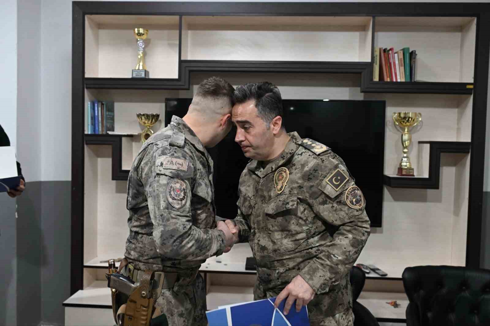 Ağrı Emniyet Müdürü Önder, Özel Harekât personeliyle iftarda bir araya geldi
