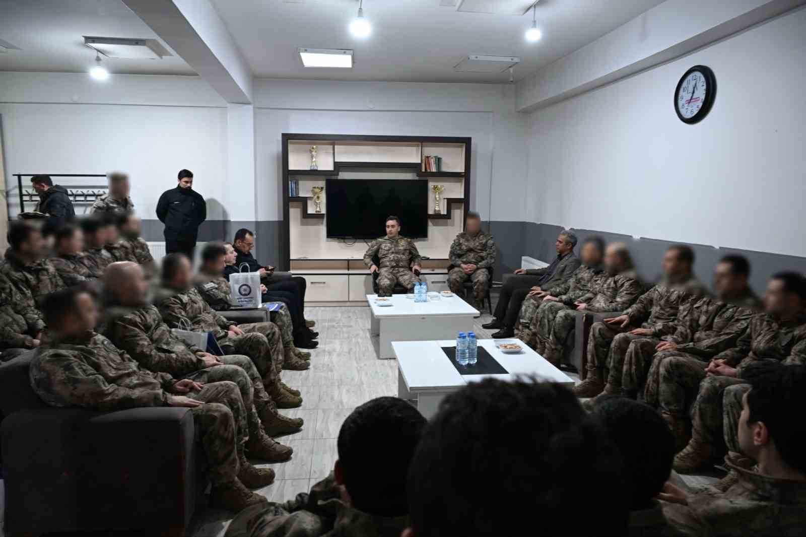 Ağrı Emniyet Müdürü Önder, Özel Harekât personeliyle iftarda bir araya geldi
