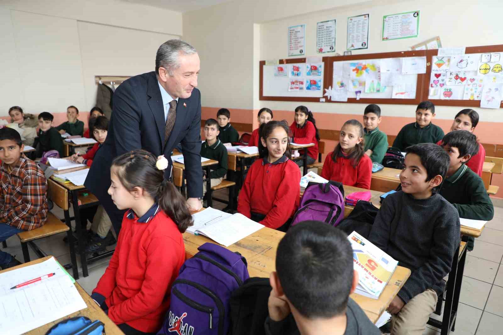 Ağrı Milli Eğitim Müdürü Kökrek, Eleşkirt’te eğitim çalışmalarını inceledi
Ağrı Milli Eğitim Müdürü Kökrek, Eleşkirt’te eğitim çalışmalarını inceledi