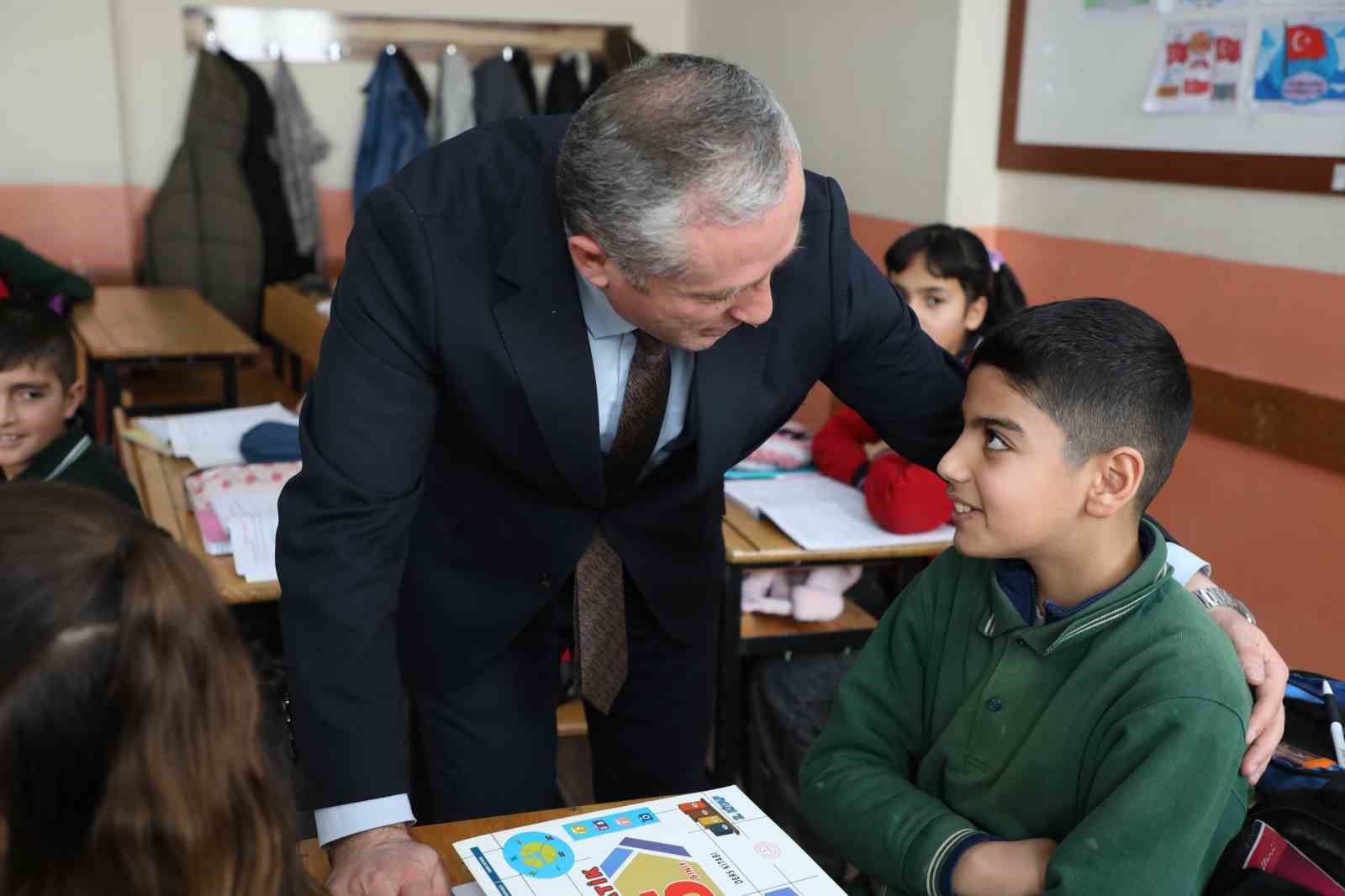 Ağrı Milli Eğitim Müdürü Kökrek, Eleşkirt’te eğitim çalışmalarını inceledi
Ağrı Milli Eğitim Müdürü Kökrek, Eleşkirt’te eğitim çalışmalarını inceledi