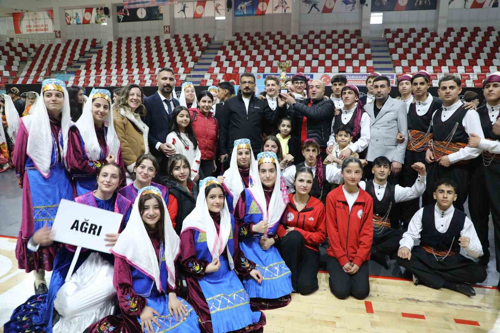 Ağrı Spor Lisesi bölge şampiyonu oldu
Ağrı Spor Lisesi bölge şampiyonu oldu