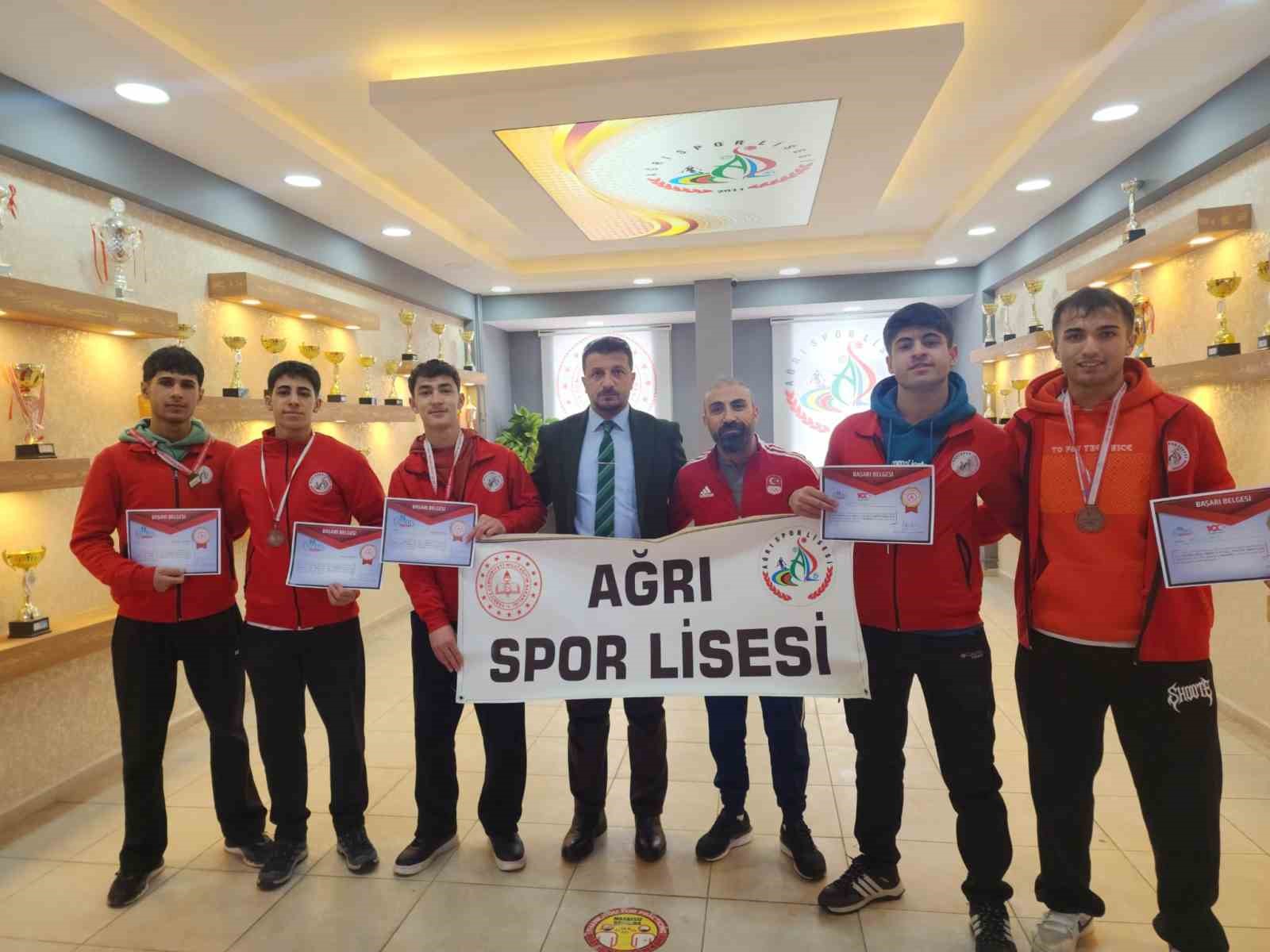 Ağrı Spor Lisesi öğrencilerinden Türkiye şampiyonasında başarı

